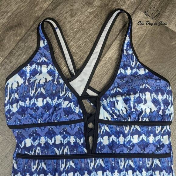 Amzbrly Cross Back Cage Front One Piece Size XL - Picture 3 of 3